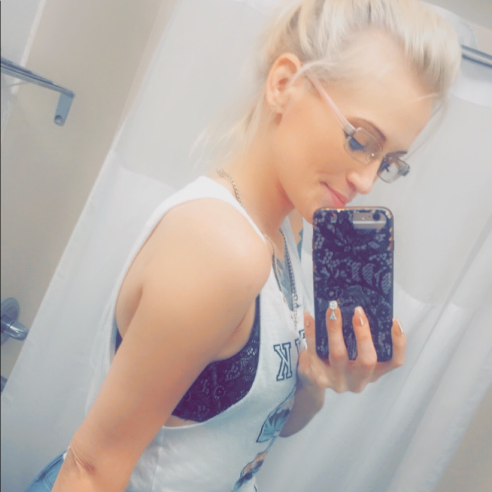 Meet your Posher, That blonde